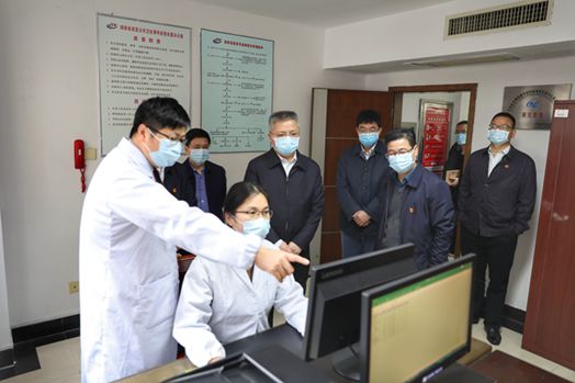 朱忠明一行实地调研卫生应急值守工作.jpg